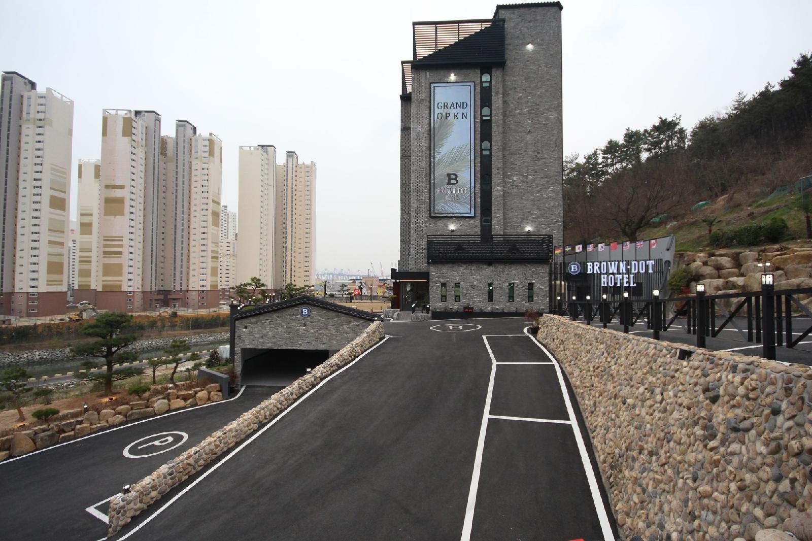 Brown Dot Hotel Jinhae