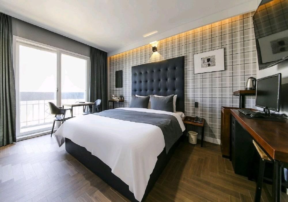 Brown Dot Hotel Jinhae