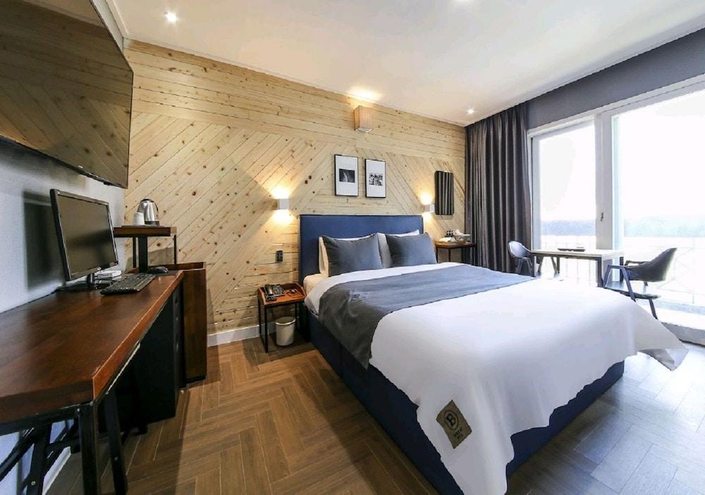 Brown Dot Hotel Jinhae