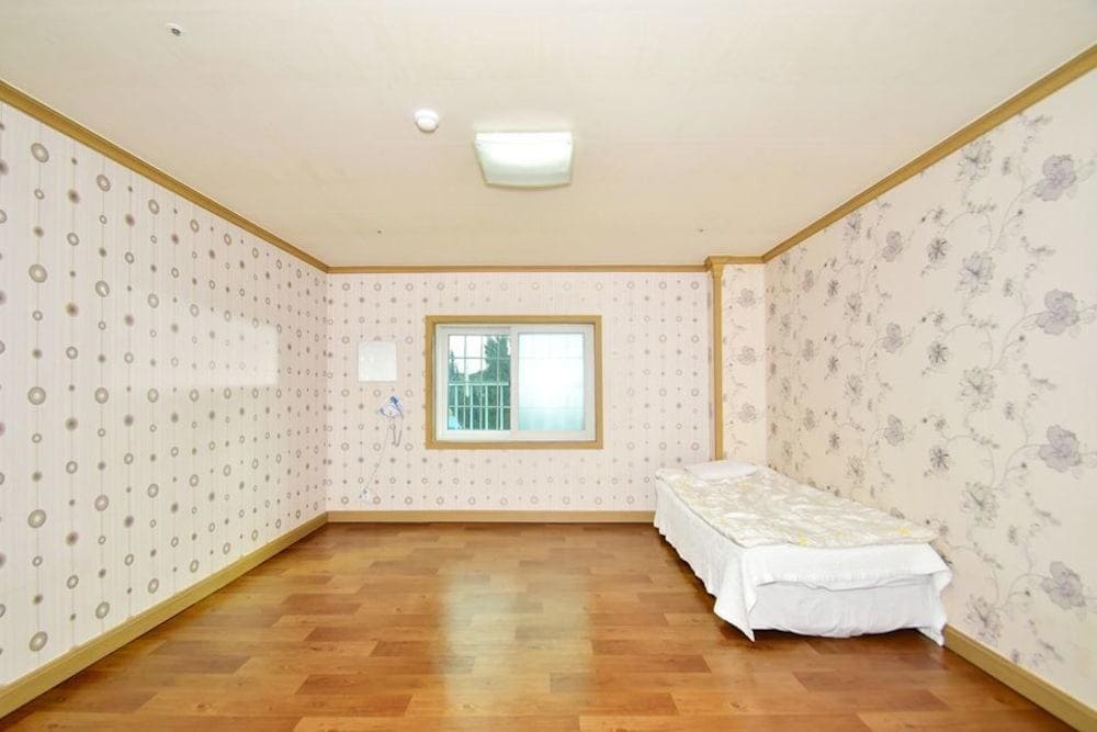 Sungbochon Youth Hostel
