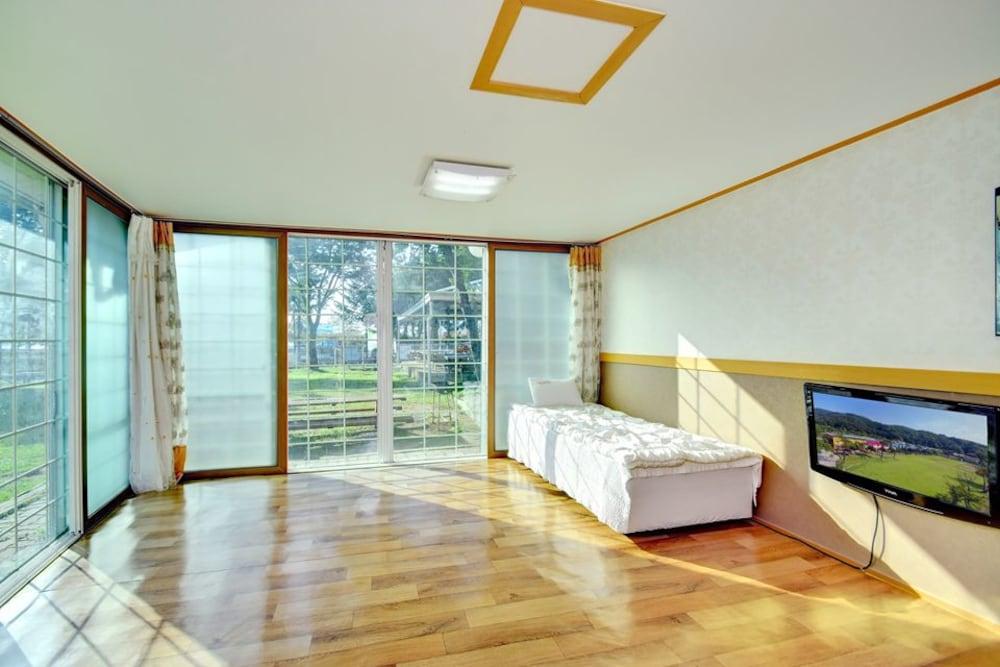 Sungbochon Youth Hostel