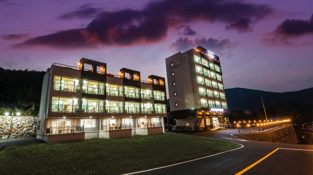 Aria Pension Resort