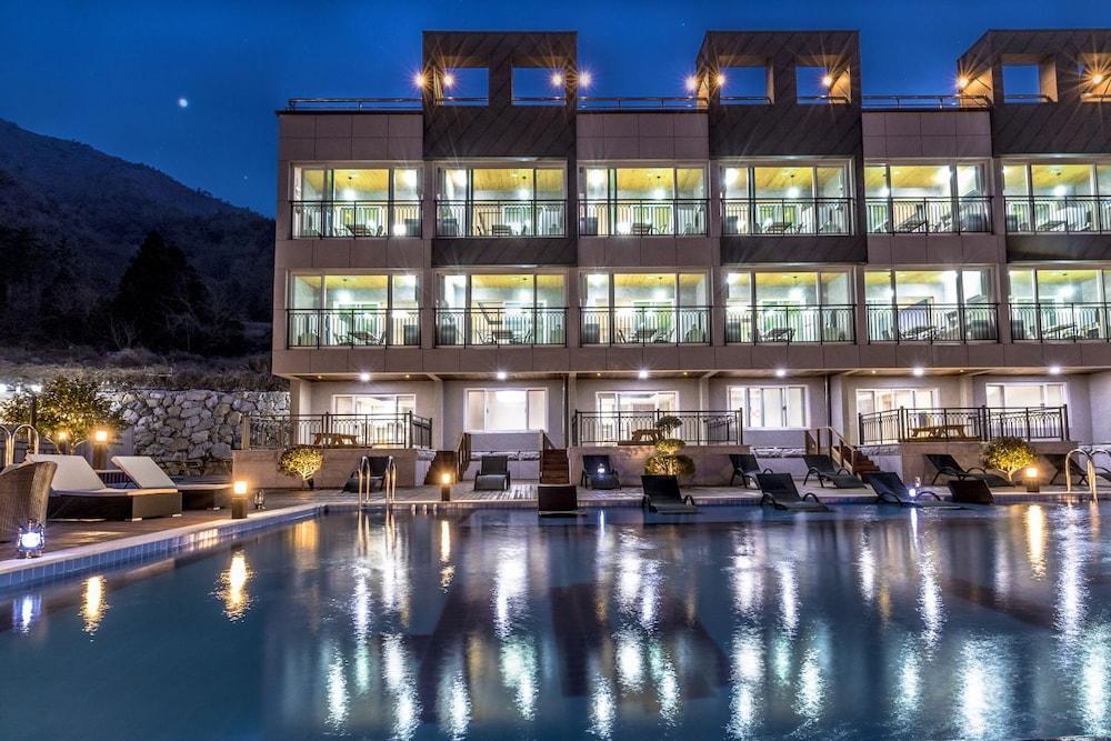 Aria Pension Resort