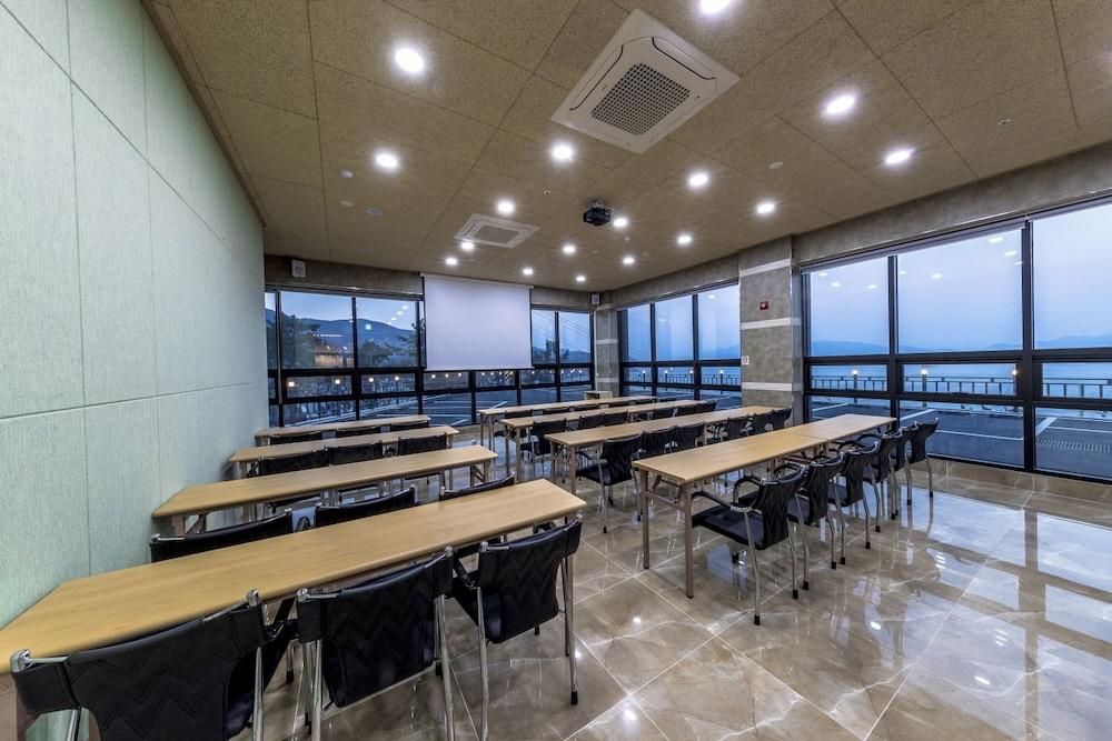 Aria Pension Resort
