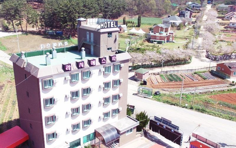 La Siesta Hotel
