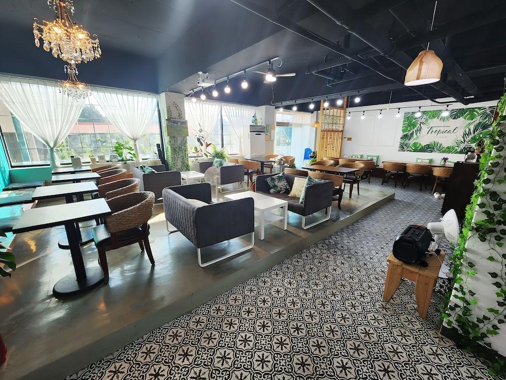 La Siesta Hotel