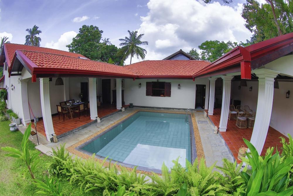Arvani Villa