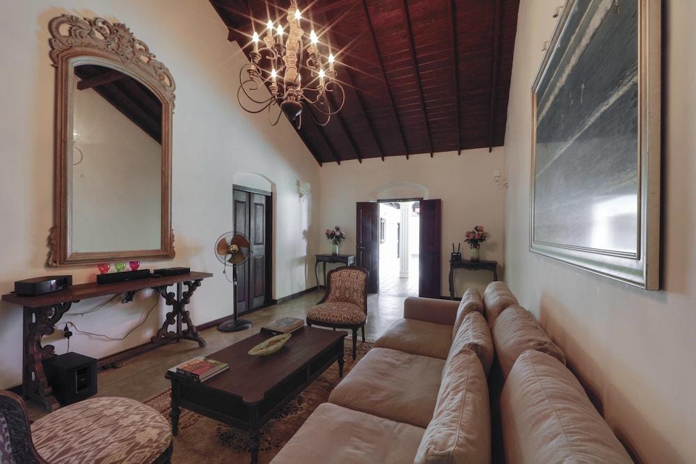 Arvani Villa