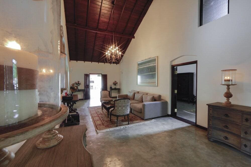 Arvani Villa