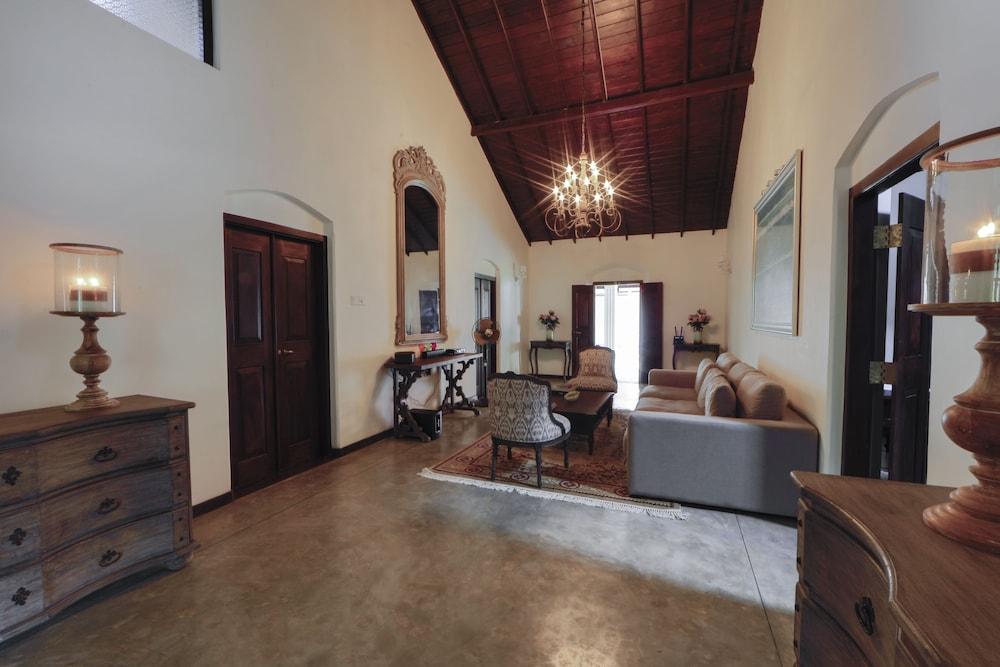 Arvani Villa