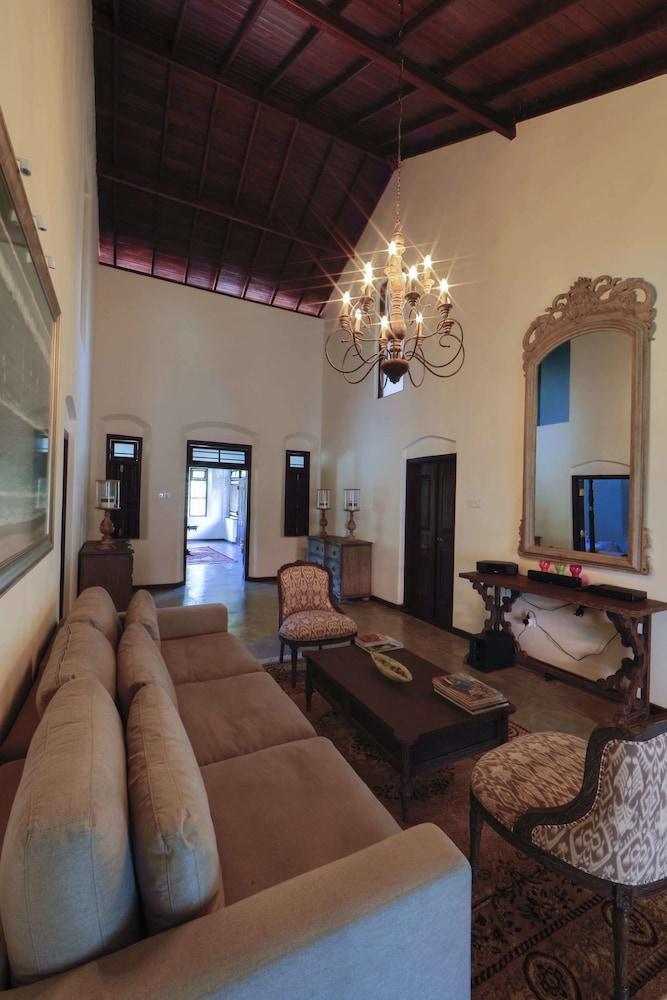 Arvani Villa