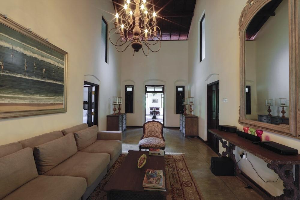Arvani Villa