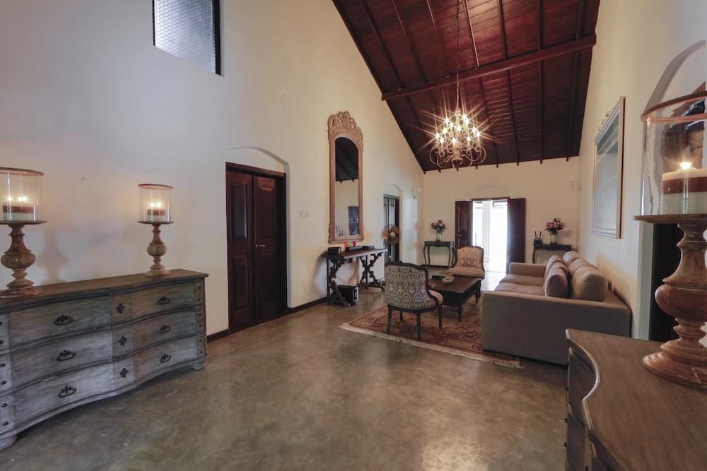 Arvani Villa