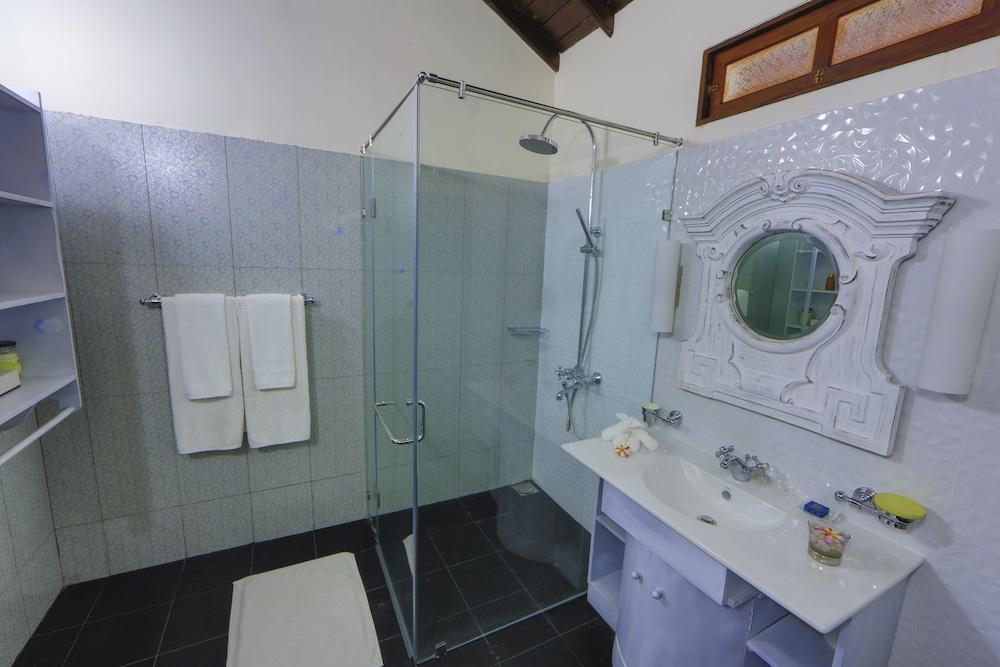 Arvani Villa
