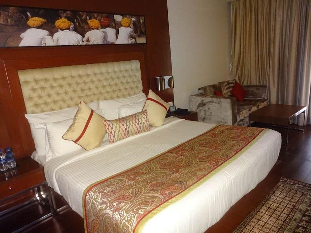 The Grand Hira Hotel & Resort Neemrana