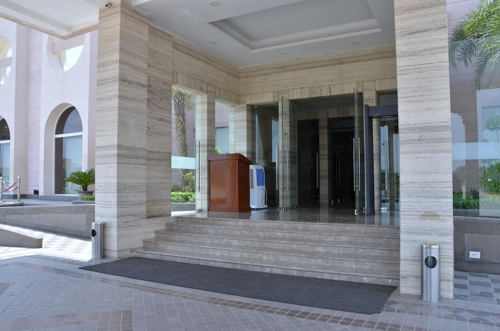 The Grand Hira Hotel & Resort Neemrana