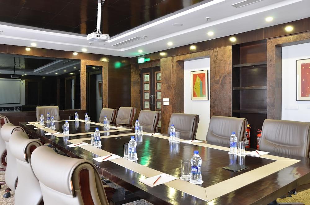 The Grand Hira Hotel & Resort Neemrana