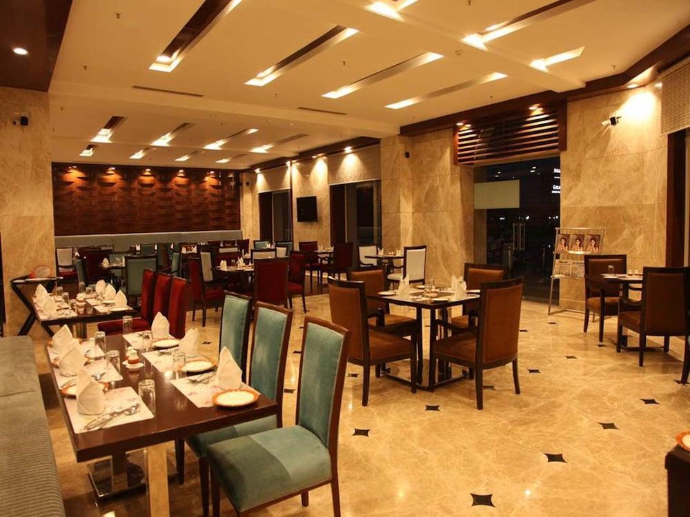The Grand Hira Hotel & Resort Neemrana