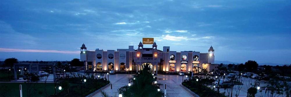 The Grand Hira Hotel & Resort Neemrana