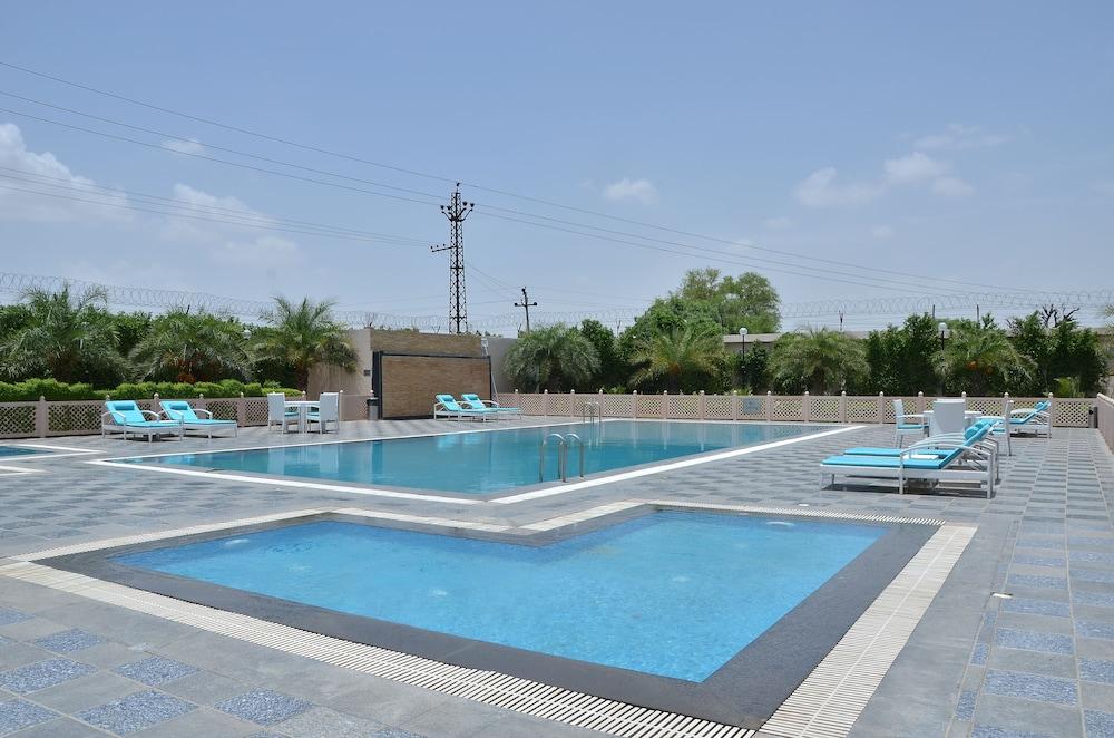 The Grand Hira Hotel & Resort Neemrana
