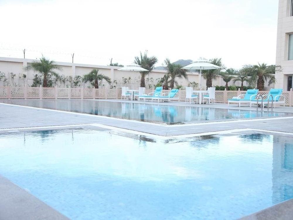 The Grand Hira Hotel & Resort Neemrana