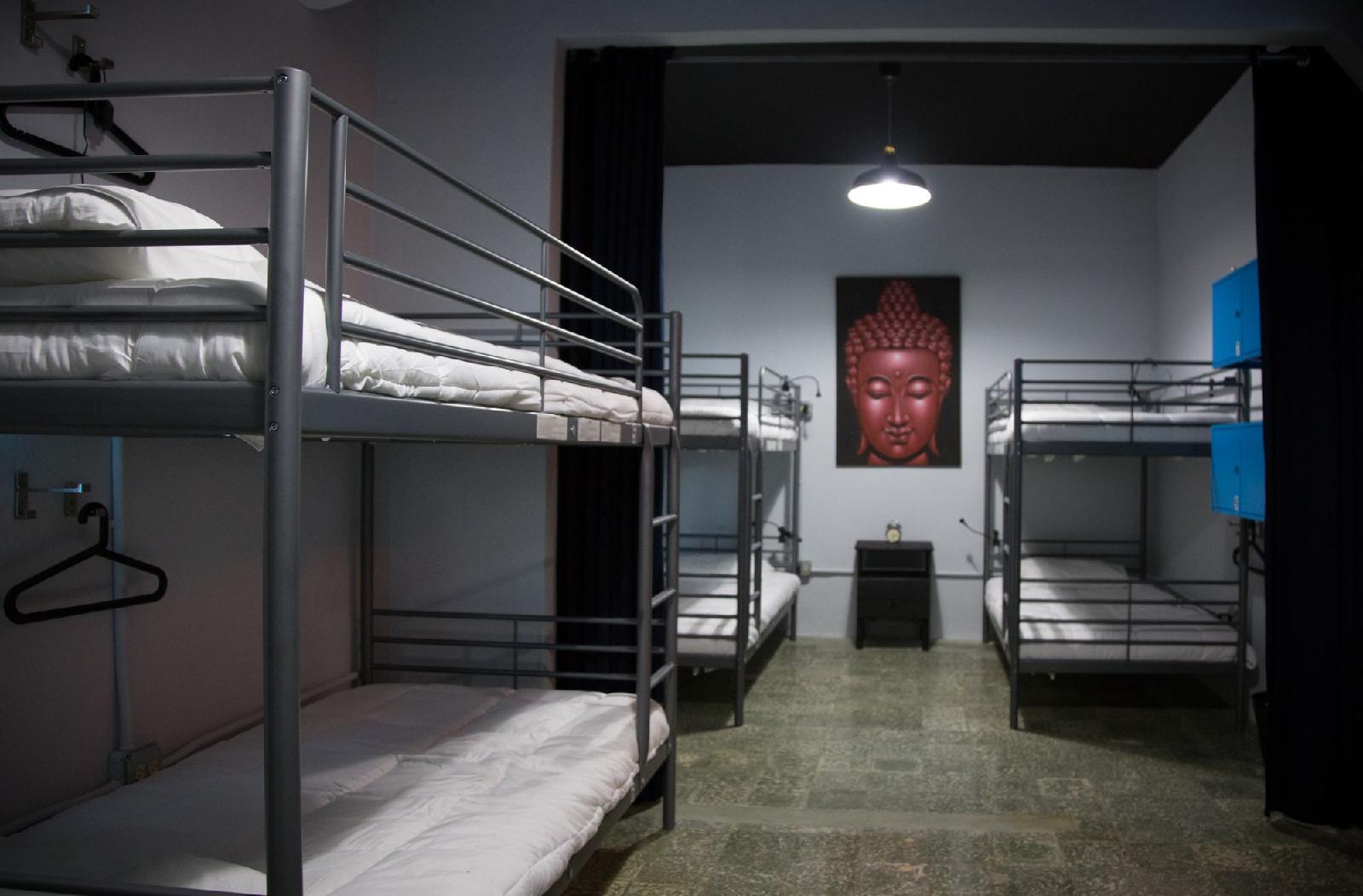 Nomada Urban Beach Hostel