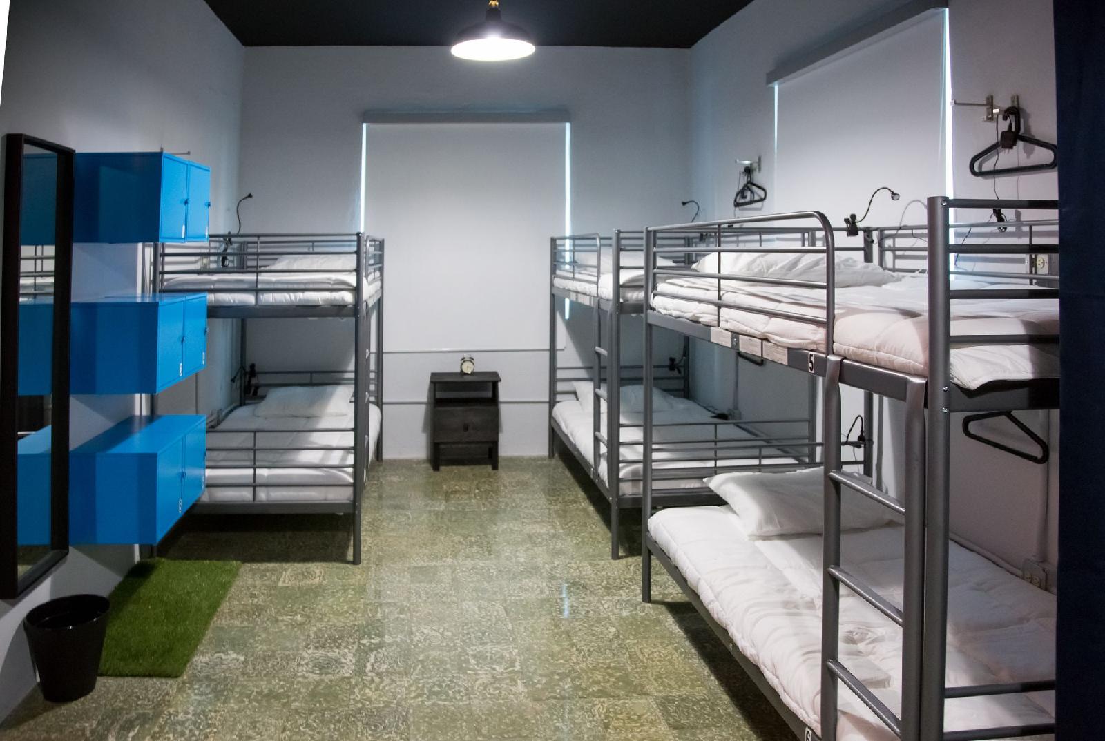 Nomada Urban Beach Hostel