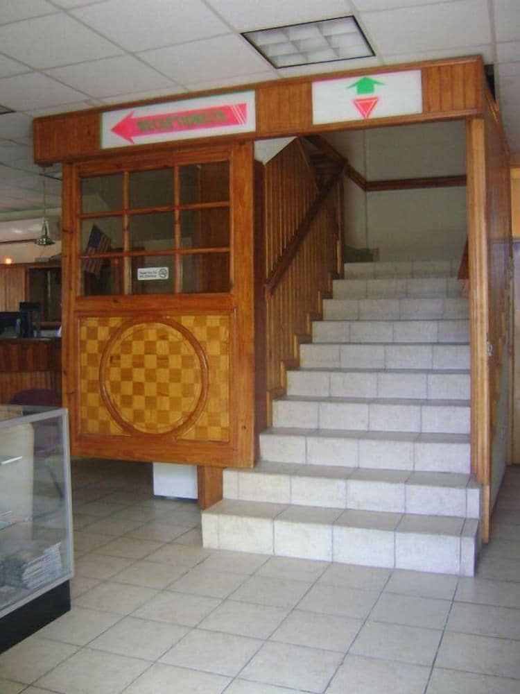 Caribbean Hotel Cayes