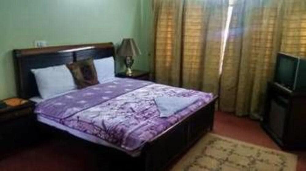 Hotel Orash Lodges