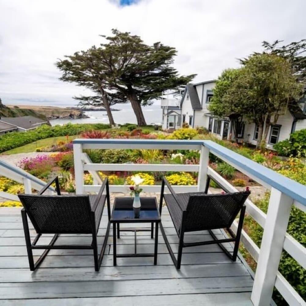 Agate Cove Inn