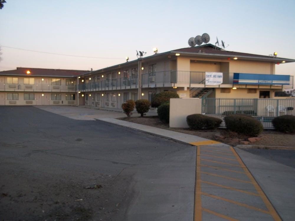 Skyline Inn