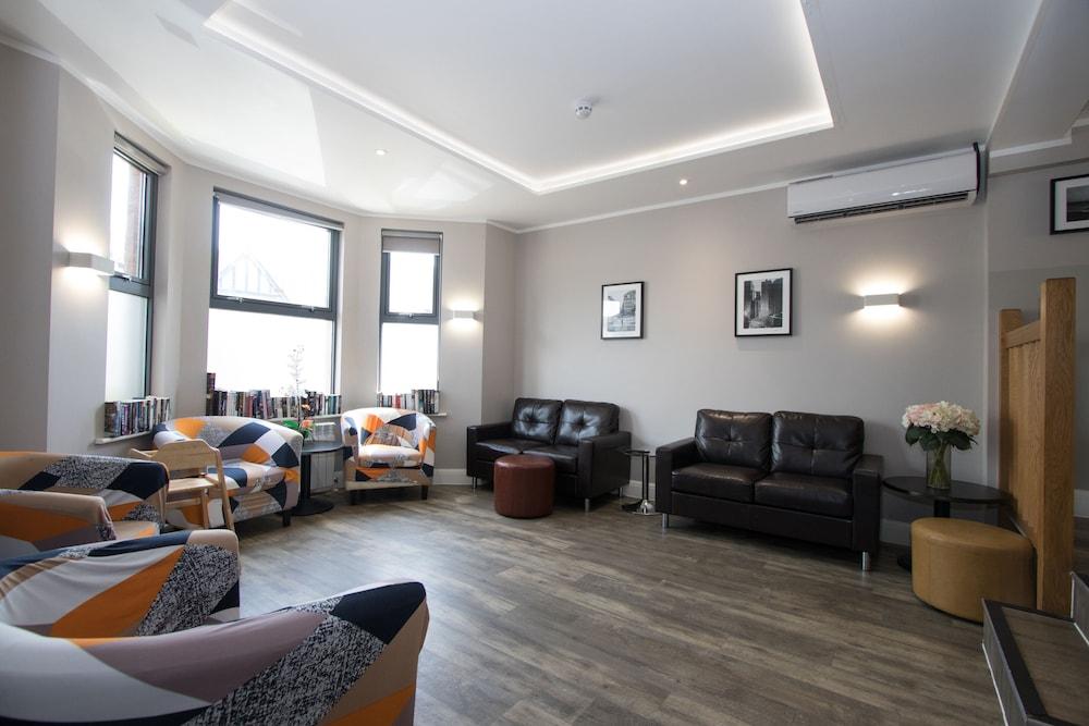 Westciti Caroco Aparthotel