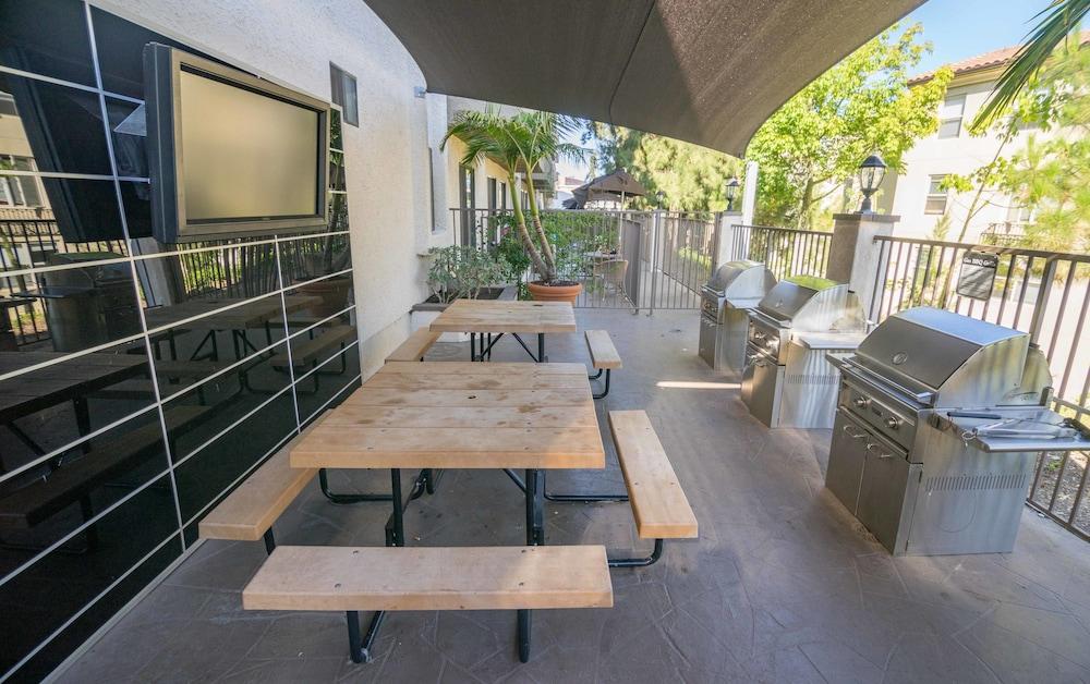 Master Housing - Strathmore Regency Apartments