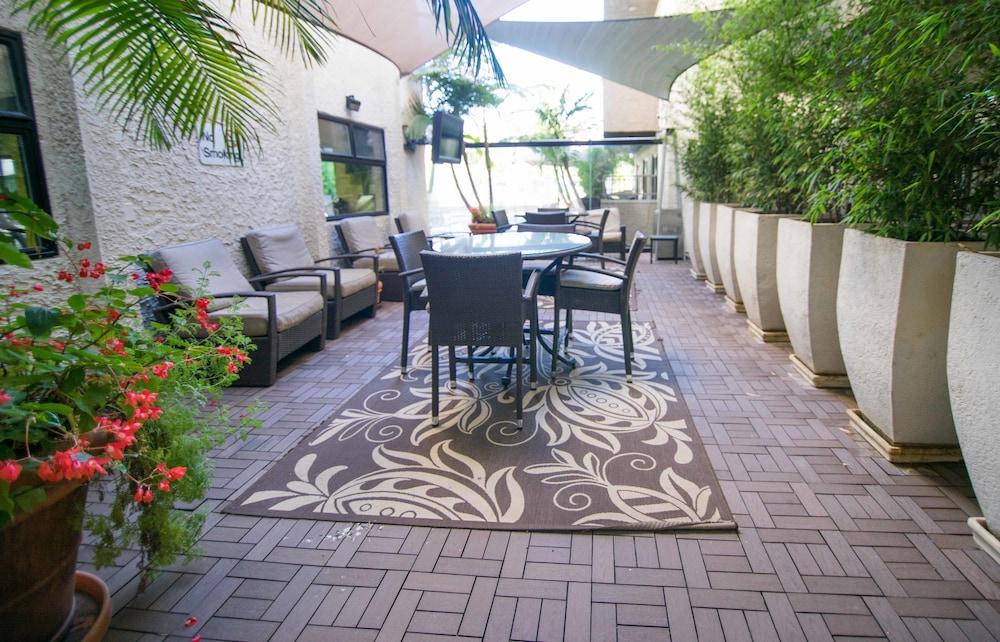 Master Housing - Strathmore Regency Apartments