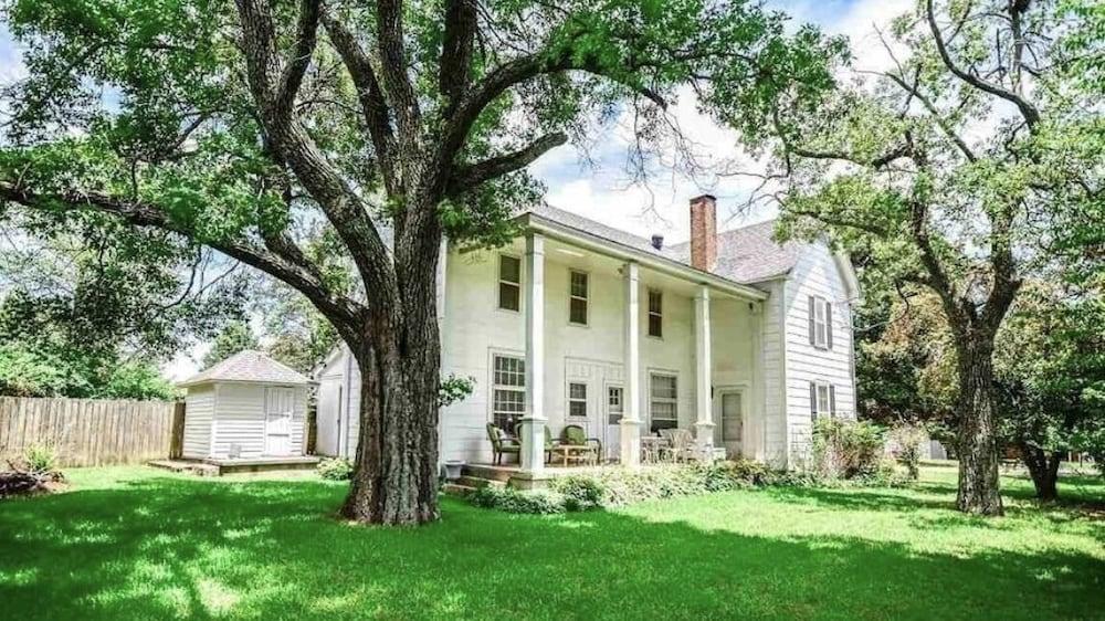 Sassafras Inn