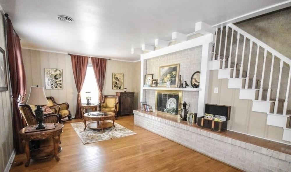 Sassafras Inn