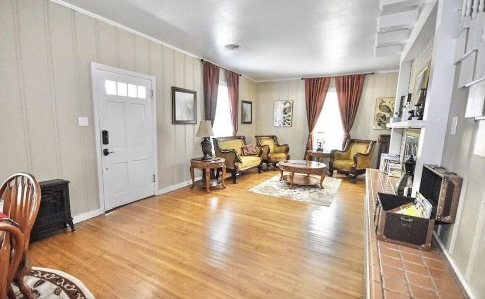 Sassafras Inn