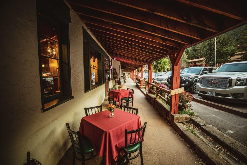 The Outlook Lodge
