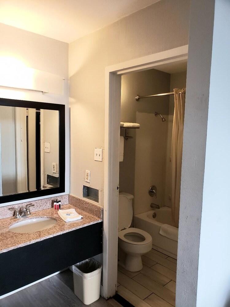 Super 8 by Wyndham Mineral Wells