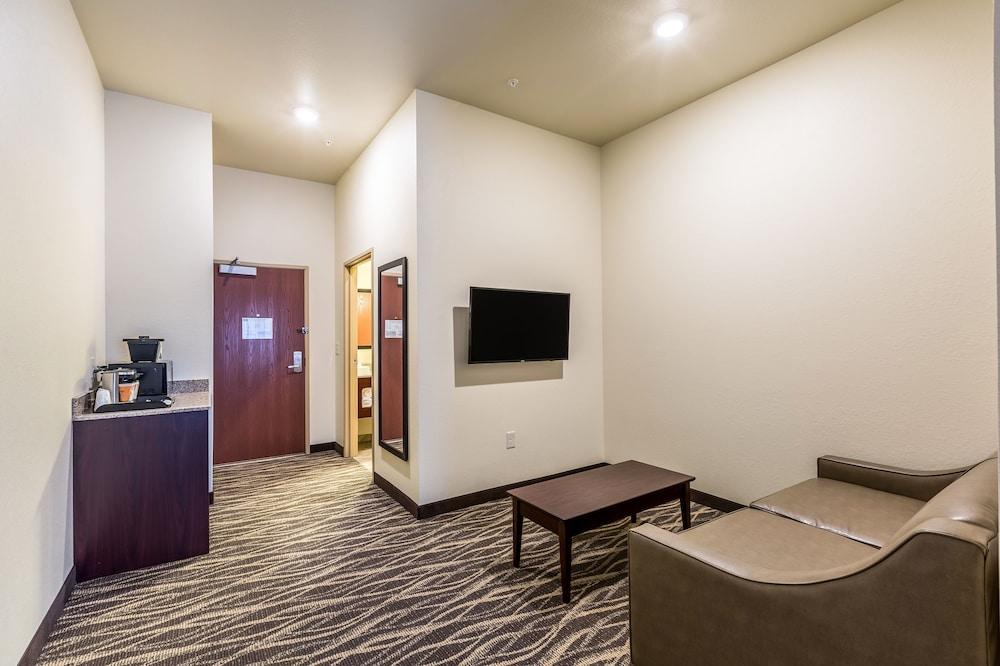 Cobblestone Inn & Suites Menomonie