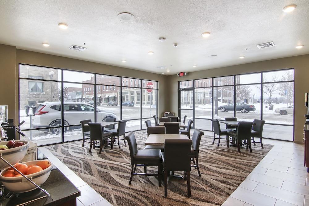 Cobblestone Inn & Suites Menomonie