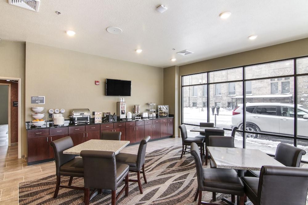 Cobblestone Inn & Suites Menomonie