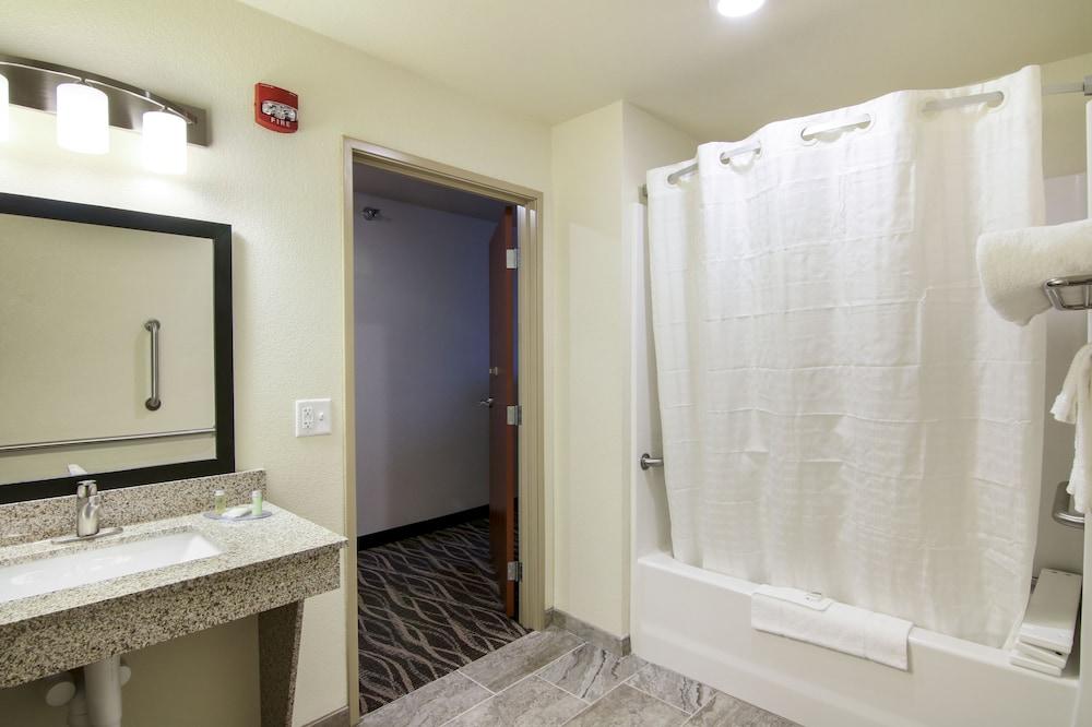 Cobblestone Inn & Suites Menomonie
