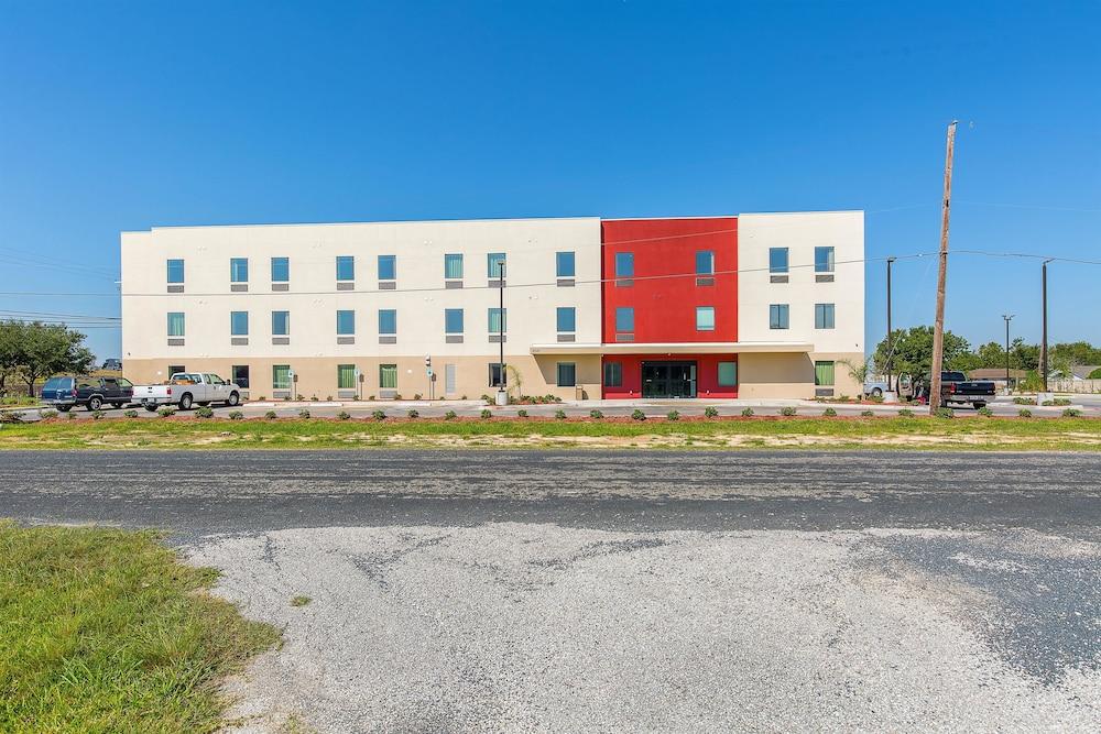 Motel 6 Texas City- I-45 South