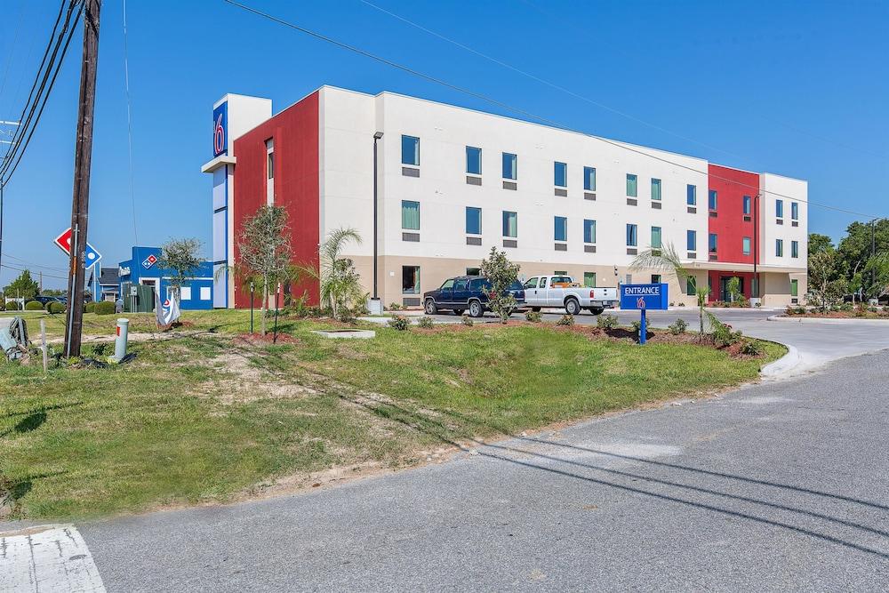Motel 6 Texas City- I-45 South