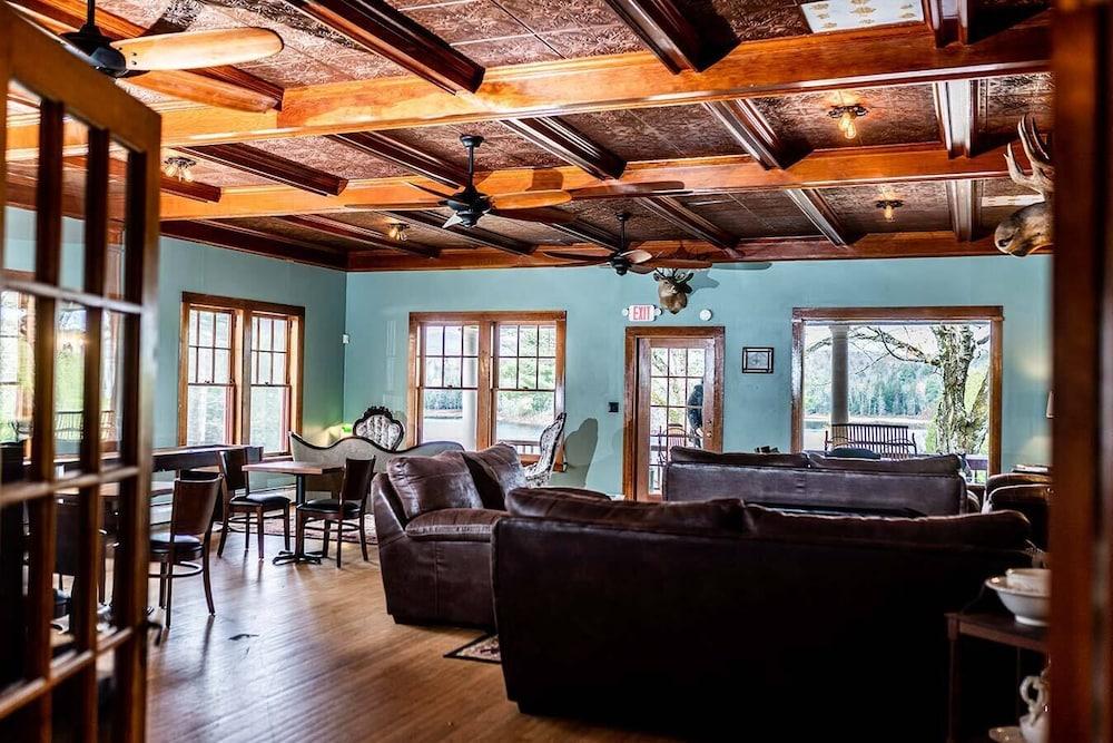 The Long View Lodge