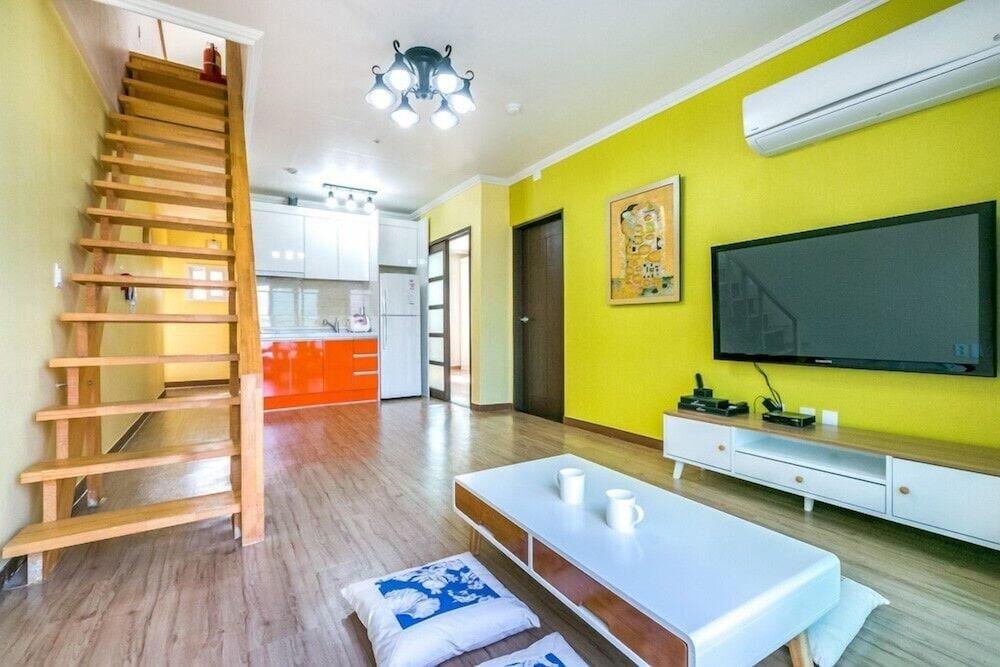Tongyeong Beach Castle Hotel
