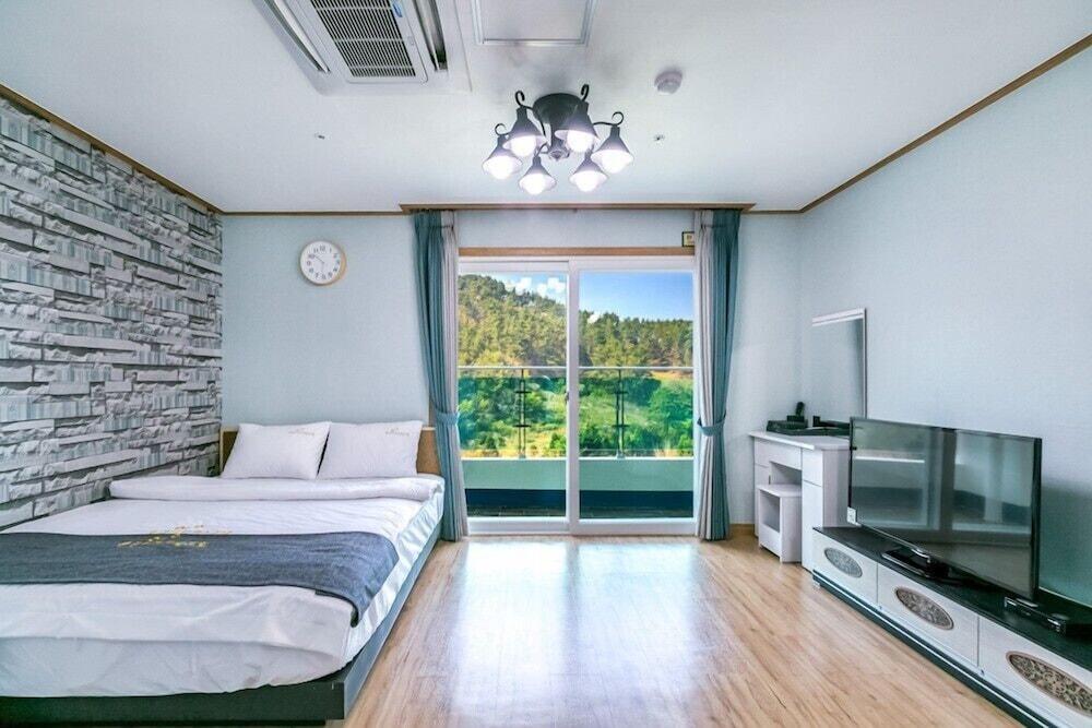 Tongyeong Beach Castle Hotel