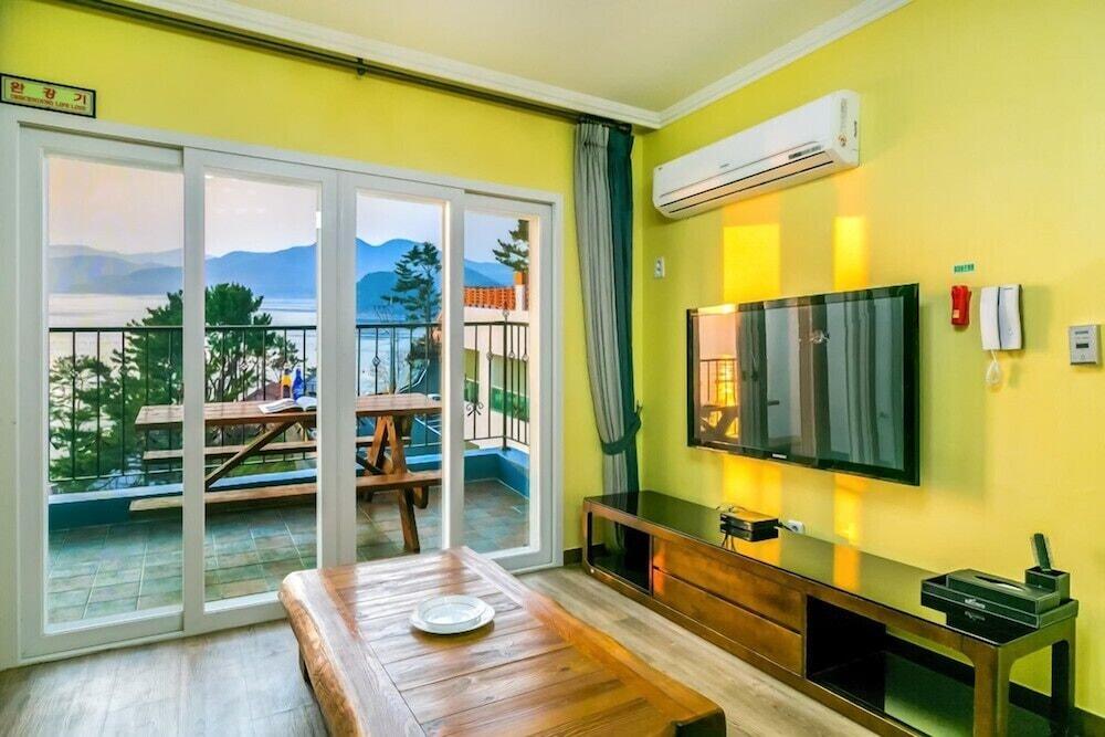 Tongyeong Beach Castle Hotel
