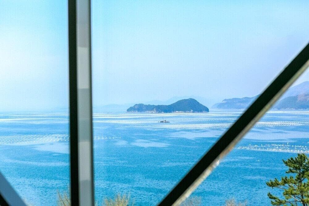 Tongyeong Beach Castle Hotel